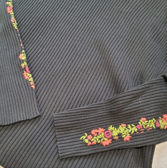 Boho Ribbed Mock Neck Sweater Women's SZ XL black /embroidery detailed sleeves - Picture 12 of 12